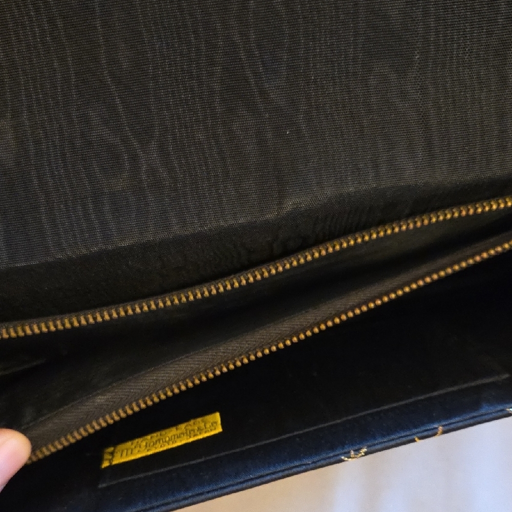 Black and Gold Metallic Floral Embroidered Brocade Clutch - Picture 5 of 6